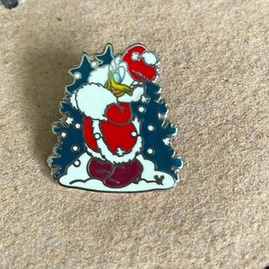 🛍️ 3 for $12 DISNEY Daisy Duck “Hidden Mickey” Trading Pin in Christmas coat